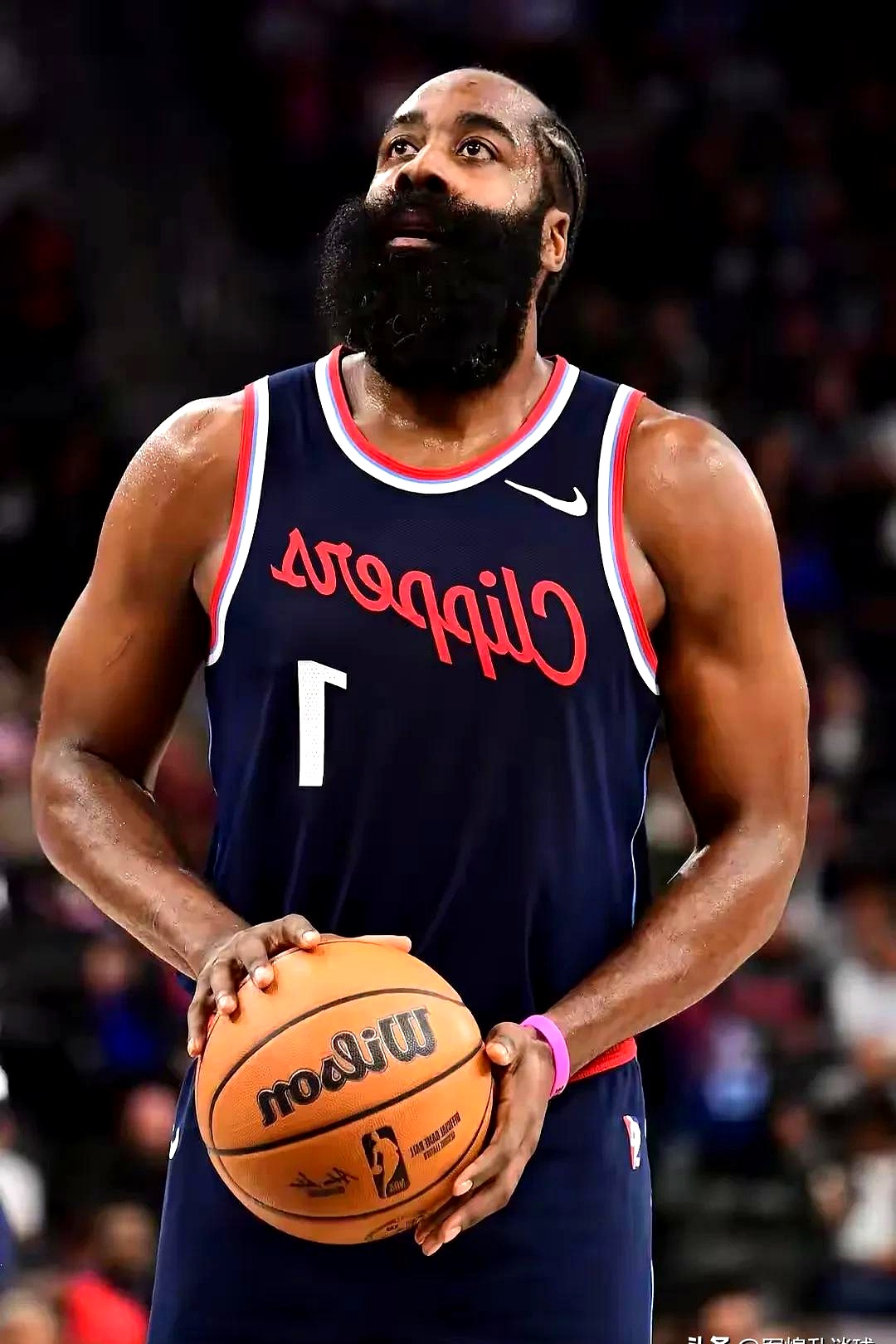 哈登重返赛场，最后时刻胜出首场状态出色，雄鹿观众沸腾！